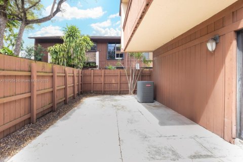 Townhouse in Miami, Florida 3 bedrooms, 123.56 sq.m. № 2013341 - photo 5