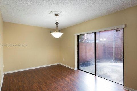 Townhouse in Miami, Florida 3 bedrooms, 123.56 sq.m. № 2013341 - photo 8