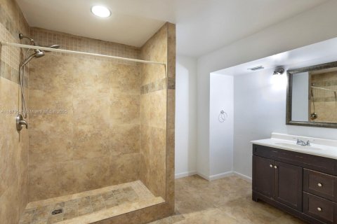 Townhouse in Miami, Florida 3 bedrooms, 123.56 sq.m. № 2013341 - photo 14