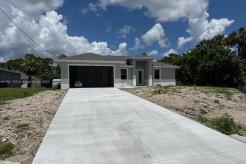 House in LaBelle, Florida 4 bedrooms, 154.4 sq.m. № 1892207 - photo 1