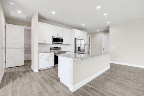House in LaBelle, Florida 4 bedrooms, 154.4 sq.m. № 1892207 - photo 6