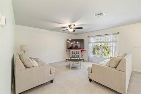 House in Punta Gorda, Florida 3 bedrooms, 128.95 sq.m. № 1826816 - photo 9
