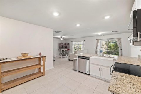 House in Punta Gorda, Florida 3 bedrooms, 128.95 sq.m. № 1826816 - photo 25