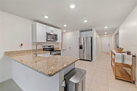 House in Punta Gorda, Florida 3 bedrooms, 128.95 sq.m. № 1826816 - photo 2