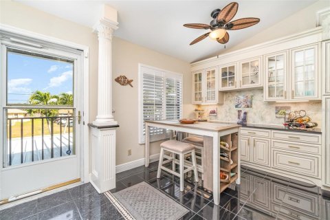 Condominio en venta en Cape Coral, Florida, 2 dormitorios, 107.95 m2 № 2414871 - foto 10