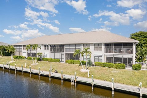 Condominio en venta en Cape Coral, Florida, 2 dormitorios, 107.95 m2 № 2414871 - foto 2