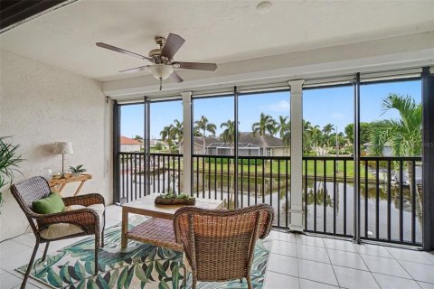 Condominio en Cape Coral, Florida, 2 dormitorios  № 2414871