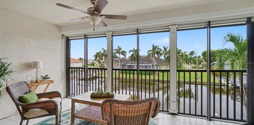 Condominio en Cape Coral, Florida, 2 dormitorios  № 2414871