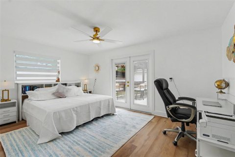 House in Saint Petersburg, Florida 2 bedrooms, 95.32 sq.m. № 2277244 - photo 13