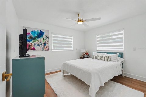 House in Saint Petersburg, Florida 2 bedrooms, 95.32 sq.m. № 2277244 - photo 16