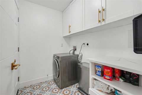 House in Saint Petersburg, Florida 2 bedrooms, 95.32 sq.m. № 2277244 - photo 12