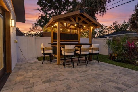 House in Saint Petersburg, Florida 2 bedrooms, 95.32 sq.m. № 2277244 - photo 23