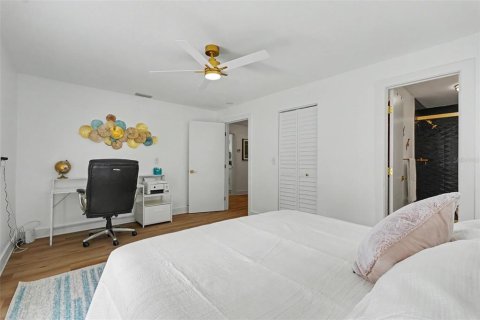 House in Saint Petersburg, Florida 2 bedrooms, 95.32 sq.m. № 2277244 - photo 14