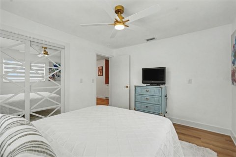 House in Saint Petersburg, Florida 2 bedrooms, 95.32 sq.m. № 2277244 - photo 17