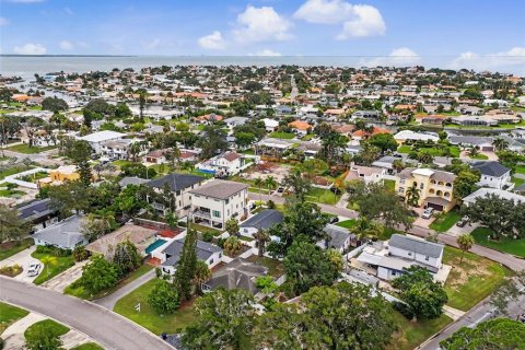 House in Saint Petersburg, Florida 2 bedrooms, 95.32 sq.m. № 2277244 - photo 26