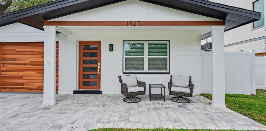 House in Saint Petersburg, Florida 2 bedrooms, 95.32 sq.m. № 2277244