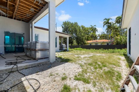 Casa en venta en Miami, Florida, 6 dormitorios, 384.89 m2 № 1982010 - foto 13