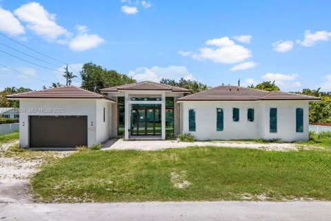 Casa en venta en Miami, Florida, 6 dormitorios, 384.89 m2 № 1982010 - foto 4