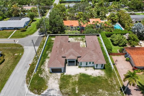 Casa en venta en Miami, Florida, 6 dormitorios, 384.89 m2 № 1982010 - foto 7