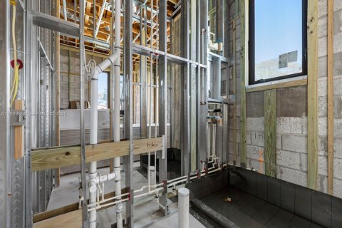 Casa en venta en Miami, Florida, 6 dormitorios, 384.89 m2 № 1982010 - foto 28