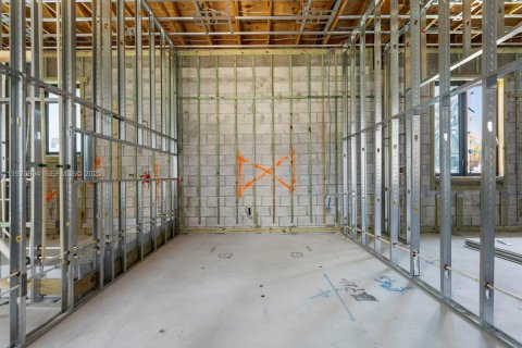 Casa en venta en Miami, Florida, 6 dormitorios, 384.89 m2 № 1982010 - foto 21