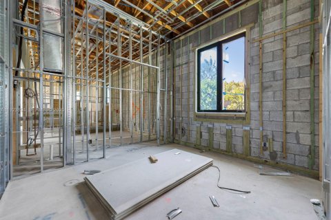 Casa en venta en Miami, Florida, 6 dormitorios, 384.89 m2 № 1982010 - foto 25