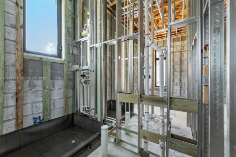 Casa en venta en Miami, Florida, 6 dormitorios, 384.89 m2 № 1982010 - foto 22