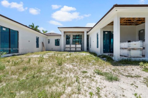 Casa en venta en Miami, Florida, 6 dormitorios, 384.89 m2 № 1982010 - foto 9