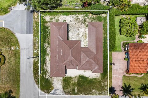 Casa en venta en Miami, Florida, 6 dormitorios, 384.89 m2 № 1982010 - foto 8