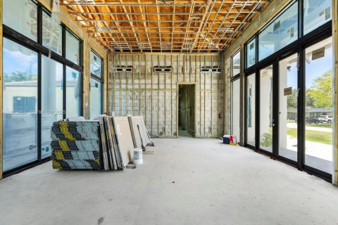 Casa en venta en Miami, Florida, 6 dormitorios, 384.89 m2 № 1982010 - foto 16