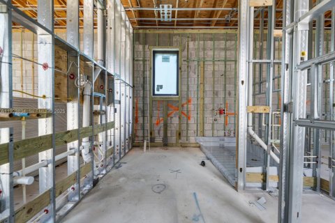 Casa en venta en Miami, Florida, 6 dormitorios, 384.89 m2 № 1982010 - foto 20