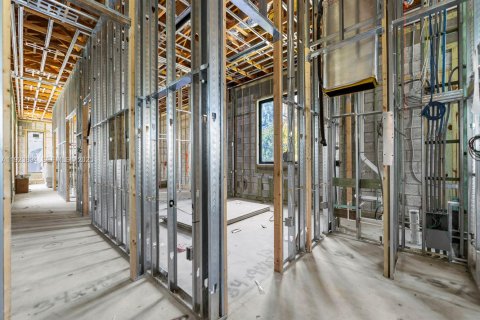 Casa en venta en Miami, Florida, 6 dormitorios, 384.89 m2 № 1982010 - foto 27