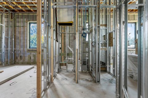 Casa en venta en Miami, Florida, 6 dormitorios, 384.89 m2 № 1982010 - foto 26