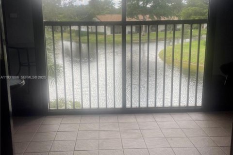 Condominio en venta en Coconut Creek, Florida, 2 dormitorios, 100.24 m2 № 1992284 - foto 2