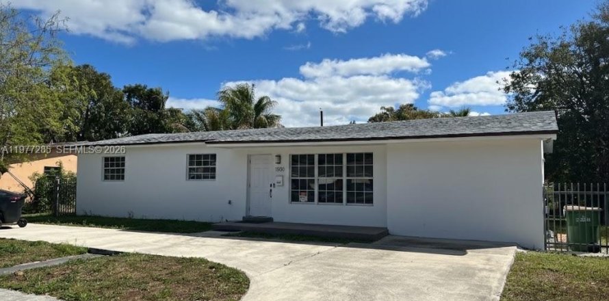 Дом в Норт-Майами, Флорида 3 спальни, 110.37м2 № 2046073