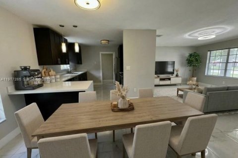 Купить виллу или дом в Норт-Майами, Флорида 3 спальни, 110.37м2, № 2046073 - фото 11