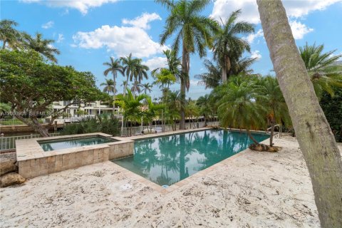 House in Fort Lauderdale, Florida 4 bedrooms, 432 sq.m. № 2069604 - photo 13