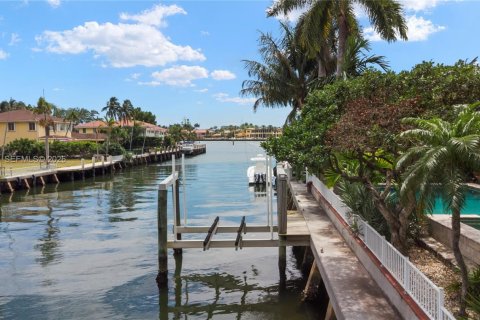 House in Fort Lauderdale, Florida 4 bedrooms, 432 sq.m. № 2069604 - photo 5