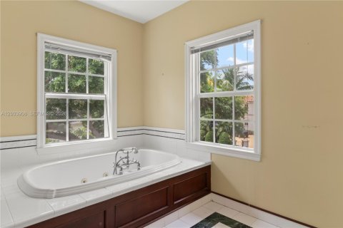 House in Fort Lauderdale, Florida 4 bedrooms, 432 sq.m. № 2069604 - photo 30