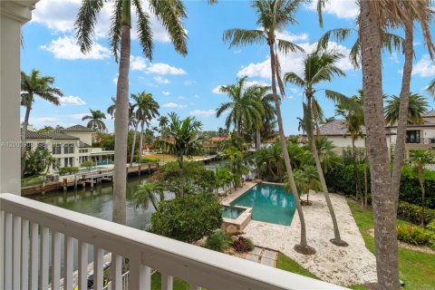 House in Fort Lauderdale, Florida 4 bedrooms, 432 sq.m. № 2069604