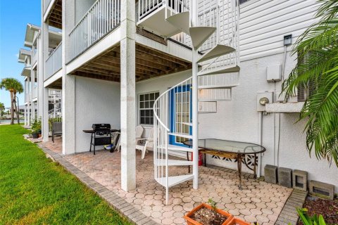 Townhouse in North Redington Beach, Florida 3 bedrooms, 211.26 sq.m. № 1856771 - photo 28
