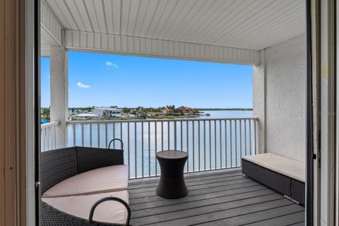 Townhouse in North Redington Beach, Florida 3 bedrooms, 211.26 sq.m. № 1856771 - photo 20