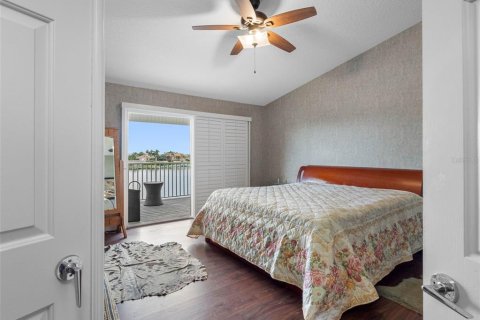 Townhouse in North Redington Beach, Florida 3 bedrooms, 211.26 sq.m. № 1856771 - photo 19