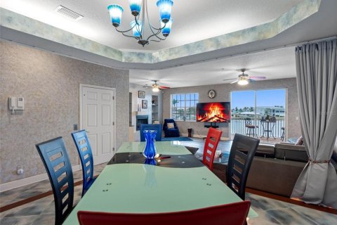Townhouse in North Redington Beach, Florida 3 bedrooms, 211.26 sq.m. № 1856771 - photo 7