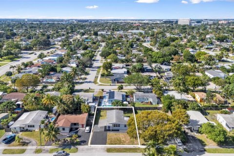 House in Oakland Park, Florida 2 bedrooms, 89.19 sq.m. № 1994048 - photo 21