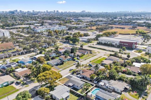 House in Oakland Park, Florida 2 bedrooms, 89.19 sq.m. № 1994048 - photo 23