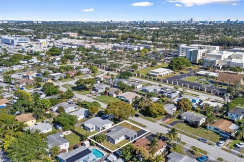 House in Oakland Park, Florida 2 bedrooms, 89.19 sq.m. № 1994048 - photo 25