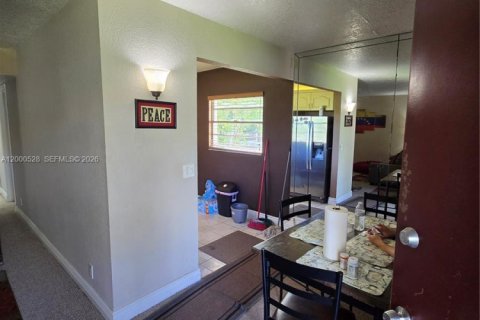 Apartment in Pembroke Pines, Florida 2 bedrooms, 88.63 sq.m. № 2067397 - photo 10