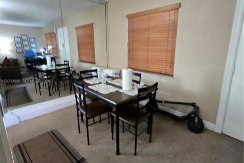 Apartment in Pembroke Pines, Florida 2 bedrooms, 88.63 sq.m. № 2067397 - photo 12