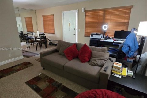 Apartment in Pembroke Pines, Florida 2 bedrooms, 88.63 sq.m. № 2067397 - photo 13